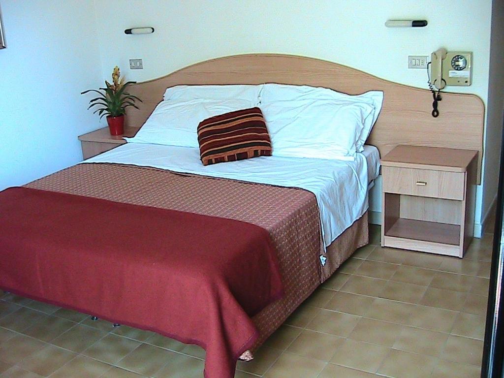 Hotel Universo Rimini Room photo